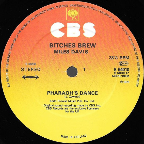 Image of Label Cover of 2xLP - VG+/VG+ - MILES DAVIS, Bitches Brew (CBS; S 64010, UK Reissue, Gatefold), One light, superficial mark., - 1316673C
