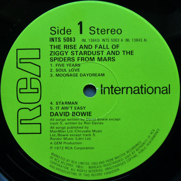 Image of Label Cover of 4945051S: LP - DAVID BOWIE, The Rise And Fall Of Ziggy Stardust And The Spiders From Mars (RCA International Green; INTS 5063, UK 1980 Reissue, POUNDA TA1PE matrix) Gairlines, edge and ring wear G+/VG