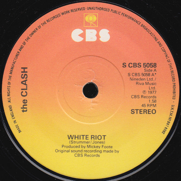 Image of Back Cover of 7" - VG/VG - THE CLASH, White Riot / 1977 (CBS; S CBS 5058, UK 1977, Company Sleeve, No CBS Text at Bottom of Label, the CLASH Credit), Strong VG, COMPANY SLEEVE, - 1226450E
