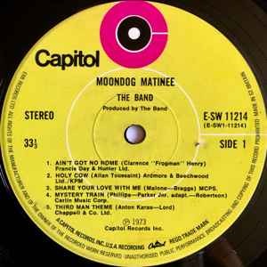 Image of Label Cover of LP - VG/G+ - THE BAND, Moondog Matinee (Capitol Green; E-SW 11214, UK 1973, No Poster, Stickered Sleeve), Little light hairlines, Ring wear to sleeve, Hype stickered sleeve, No poster, - 4016380C