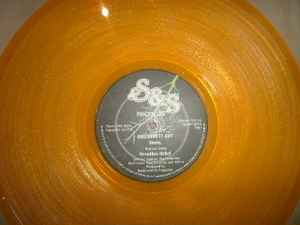 Image of Back Cover of 12" - /G+ - SONIA & CREATION REBEL, Checking It Out / Version (S&S; FERGY001, UK 1981, Plain Sleeve, Nice Rootsy Lovers! Orange Vinyl), Marks on either side of disc causing surface noise., - 3946428S