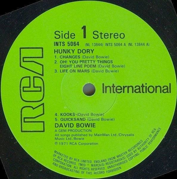 Image of Label Cover of LP - VG/G - DAVID BOWIE, Hunky Dory (RCA International Green; INTS 5064, UK 1980 Reissue), Lots of little like marks, some longer surface marks and some mottling, Wear to sleeve edges, - 3316237C
