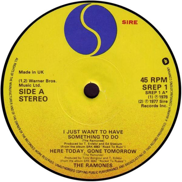 Image of Label Cover of 7" EP - VG+/EX - THE RAMONES, Meltdown With The Ramones (Sire; SREP 1, UK 1980, Picture Sleeve), Very Slight Damage To Sleeve Opening, I just want to do somethingHere today gone tomorrowI wanna be your boyfriendQuestioningly - 4226126E