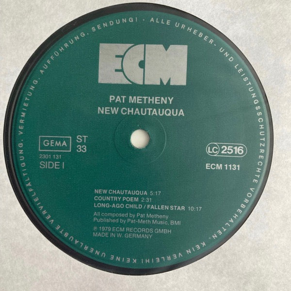 Image of Label Cover of LP - VG/VG+ - PAT METHENY GROUP, New Chautauqua (ECM; 1131, Germany 1979, Glossy Sleeve), Light shelf wear to sleeve.,  - 3316260C