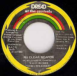 Image of Back Cover of 7" - /VG+ - DAVE RICHARDSON / WALLY BUCKER, Left Outside / Nuclear Weapon (Dread At The Control; , Jamaica 1980, Plain Sleeve), Light marks.,  - 2956072S