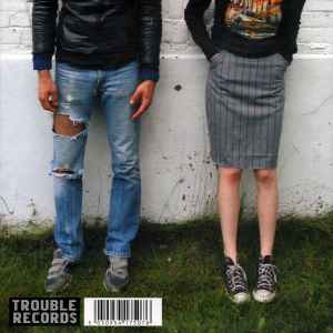 Image of Back Cover of 7" - EX/EX - CRYSTAL CASTLES, Air War (Trouble Records; DUDE003, UK 2007, Picture Sleeve), ,  - 2456043S