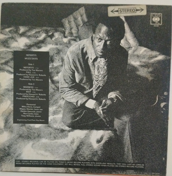 Image of Back Cover of LP - VG/G+ - MILES DAVIS, Nefertiti (CBS; S 63248, UK 1968, Laminated Front Sleeve, Stereo), Laminate creasing on sleeve. Lots of hairlines on disc but no feelers.,  - 3246251S