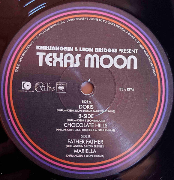 Image of Label Cover of 12" EP - NEW/NEW - KHRUANGBIN AND LEON BRIDGES, Texas Moon (Dead Oceans; DOC254LP, US 2022, Download Code), , Khruangbin and Leon Bridges release their latest collaborative EP, Texas Moon on Dead Oceans, in partnership with Columbia Records and Night Time Stories Ltd. An extension of the two s chart-topping four-song Texas Sun journey, Texas Moon is an introspective stroll through the dark.  Without joy, there can be no real perspective on sorrow,  says Khruangbin.  Without sunlight,