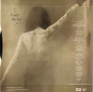Image of Back Cover of 7" - VG/G+ - KATE BUSH, Running Up That Hill (EMI ; KB 1, UK 1985, Picture Sleeve), Edge Wear,  - 2326195E