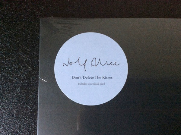 Image of Label Cover of 1114129C: 12" EP - WOLF ALICE, Don't Delete The Kisses (Dirty Hit; DH00311, UK 2018, Picture Sleeve)   VG/VG+