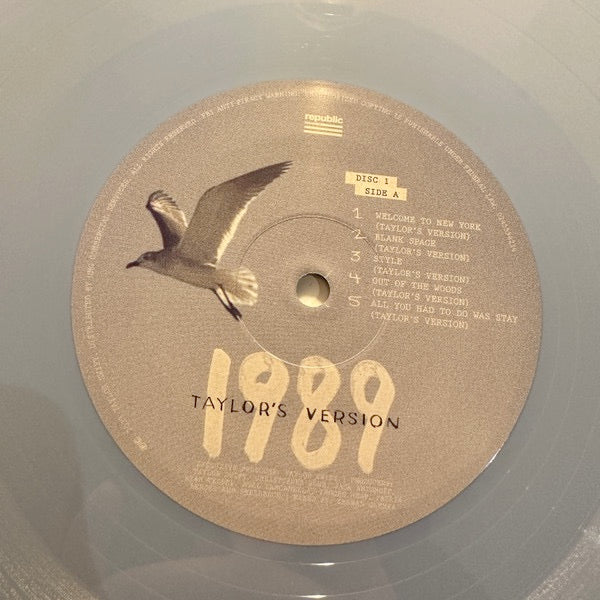 Image of Label Cover of 2xLP - NEW/NEW - TAYLOR SWIFT, 1989 (Taylor's Version) (Republic Records; 5554214, Worldwide 2023, Gatefold, 2 Inners, Blue [Crystal Skies Blue] Vinyl), ,  - 2215671C