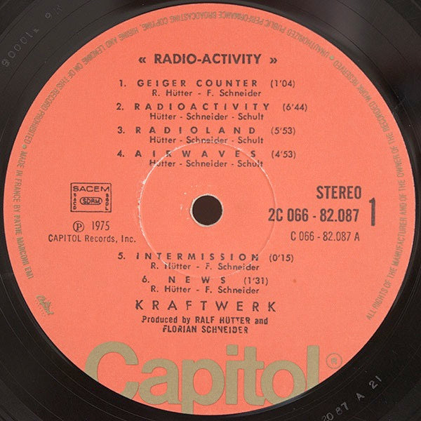 Image of Label Cover of LP - VG/VG - KRAFTWERK, Radio-Activity (Capitol Green; 2C 066-82.087, France 1975, Inner), Strong VG -  a few hairlines, Edge Wear, old sticker on back cover,  - 4046057S