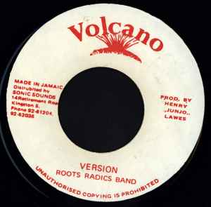 Image of Back Cover of 7" - /VG+ - JOHN HOLT, Ghetto Queen (Volcano; none, Jamaica 1981, Plain sleeve), Marks on vinyl. Pressing dents.,  - 3756079S