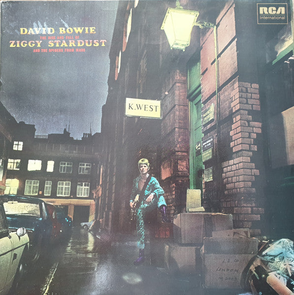 Image of Front Cover of LP - G+/G+ - DAVID BOWIE, The Rise And Fall Of Ziggy Stardust And The Spiders From Mars (RCA International Green; INTS 5063, UK 1980 Reissue, BILBO TA1PE Run Outs), Light Marks only, Prominent edge wear. ,  - 2416392C