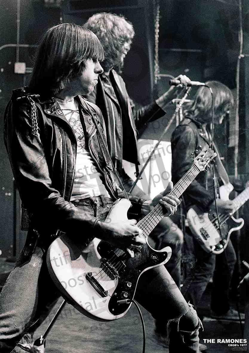Image of Front Cover of 4215472C: Accessories - RAMONES, Poster (84.1cm x 59.4cm; ART238, UK )   NEW/NEW
