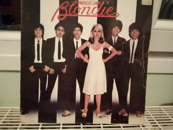 Image of Front Cover of 3914650C: LP - BLONDIE, Parallel Lines (Chrysalis; CDL 1192, UK 1989 Reissue)   VG/VG+