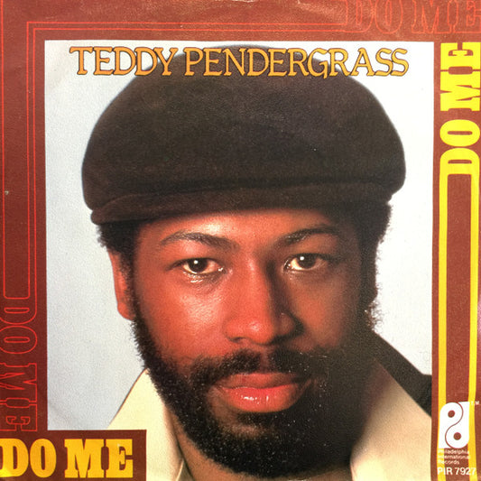 Image of Front Cover of 4554088S: 7" - TEDDY PENDERGRASS, Do Me / I'll Never See Heaven Again (Philadelphia International Records; PIR 7927, Netherlands 1979, Picture Sleeve) WOL  VG/VG+