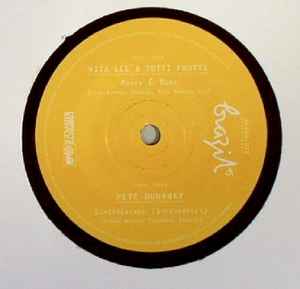 Image of Front Cover of 4955054S: 7" - RITA LEE AND TUTTI FRUTTI / PETE DUNAWAY, Agora � Moda / Supermercado (Supermarket) (Mr Bongo; BRZ45.022, UK 2015, Company Sleeve) Light ringwear on sleeve.  VG+/EX
