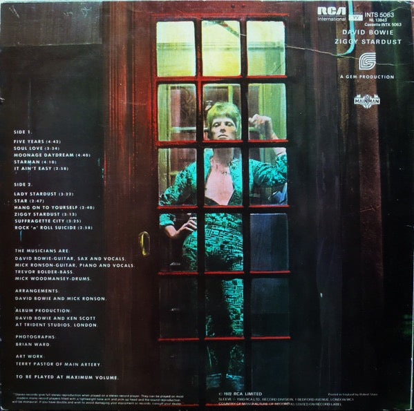 Image of Back Cover of 4945051S: LP - DAVID BOWIE, The Rise And Fall Of Ziggy Stardust And The Spiders From Mars (RCA International Green; INTS 5063, UK 1980 Reissue, POUNDA TA1PE matrix) Gairlines, edge and ring wear  G+/VG