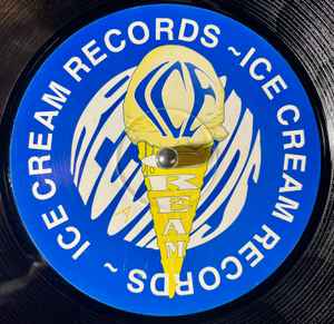 Image of Back Cover of 12" - /VG - R.I.P PRODUCTIONS, R.I.P. Grooves Vol. 1 (Ice Cream Records; FLAKE 005, UK 1996), strong VG - few light scuffs, A		Move To Jersey	AA1		The Rub (Remix)	AA2		ReachGarage house anthem - 3946170S