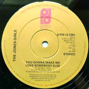 Image of Back Cover of 12" - VG/VG - JONES GIRLS, You Gonna Make Me Love Somebody Else (PIR; 2Z8 3682, US 1979, Stickered Co Slv), Light marks. Ringwear on company sleeve.,  - 3546319S