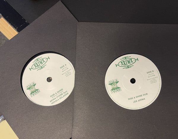 Image of Front Cover of 4855074S: 7" - ARIWA POSSE FEAT. ASKALA SELASSIE, Rise & Shine (Ariwa; ARI319, UK 2000s, Solid Centre)   /EX