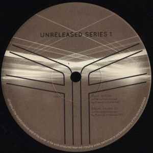 Image of Back Cover of 0446208S: 12" - ONEIRIC VS MAN-D.A., Aurora / Calling 313 (Flash Forward ; FFORUS 001, Italy 2017)   /VG