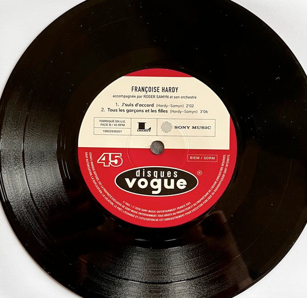 Image of Back Cover of 7  - NEW/NEW - FRANCOISE HARDY, J'suis d'accord / Tous les gar ons et les filles de mon  ge (SME France; 19802938207, UK 2026 Reissue, Picture Sleeve), , 7" Black Vinyl Single - Francoise Hardy s first EP was released in 1962 and announced her talent to the world with its main track Tous les gar ons et les filles, propelling the 18-year old chanteuse to international fame. One of her many admirers, Bob Dylan included the 7" EP at his feet during the photo shoot for the front cover of 