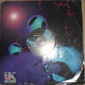 Image of Back Cover of 12" - G+/G - UNIQUE, Feelin' Fine / Distant Skies (UK Dance; UKD 019, UK 1998, Die Cut Picture Sleeve), Lots of scuffs and marks and disc, sleeve is battered and frayed. ,  - 2016046C