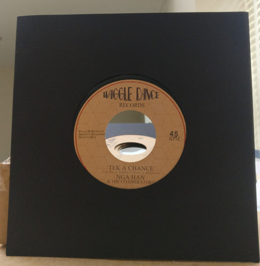 Image of Front Cover of 7" - /EX - NGA HAN & THE CO-OPERATORS, Tek A Chance (Waggle Dance Records; WDR07, UK 2021), ,  - 2056091S