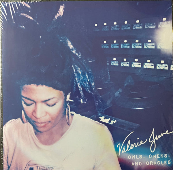 Image of Front Cover of LP - VG/VG - VALERIE JUNE, Owls, Omens, And Oracles (Concord Records ; 00888072674653, Europe 2025, Inner & Insert), Strong VG, Split Seam,  - 2126340E