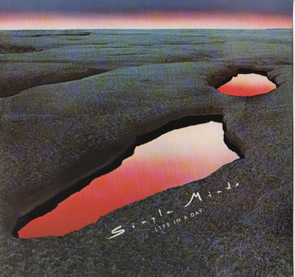 Image of Front Cover of LP - VG/VG - SIMPLE MINDS, Life In A Day (Virgin Green/Red; OVED 95, UK 1982 Reissue, "VM 6" Printed On Rear & Spine (No OVED Sticker)), ,  - 2616162C