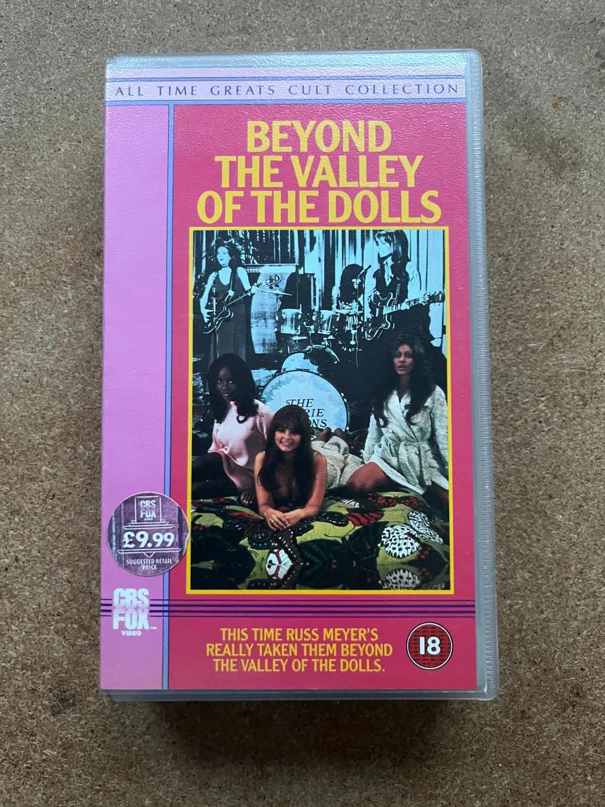 Image of Front Cover of VHS - VG+/EX - RUSS MEYER, Beyond The Valley of The Dolls (, UK , A star-struck all-girl band gets caught up in the pill-popping, sex-crazed night whirl of Hollywood, in Russ Meyer's camp classic.), Tape shrinkwrapped.,  - 3356205S