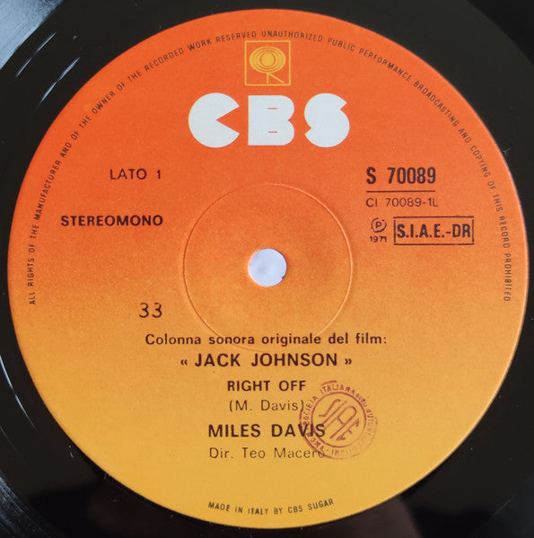 Image of Label Cover of LP - VG/G+ - MILES DAVIS, Jack Johnson (Colonna Sonora Originale Del Film) (CBS; 70089, Italy 1976 Reissue, CBS Sugar labels), Hairlines, light scratches, NB NOT Flipback sleeve as per Discogs listing, but is Sugar version,  - 3646085S