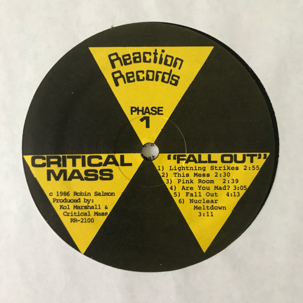 Image of Label Cover of LP - VG/VG - CRITICAL MASS, Fall Out (Reaction Records ; none, US 1986, Insert), Strong VG, Sleeve Creased,  - 3826151E