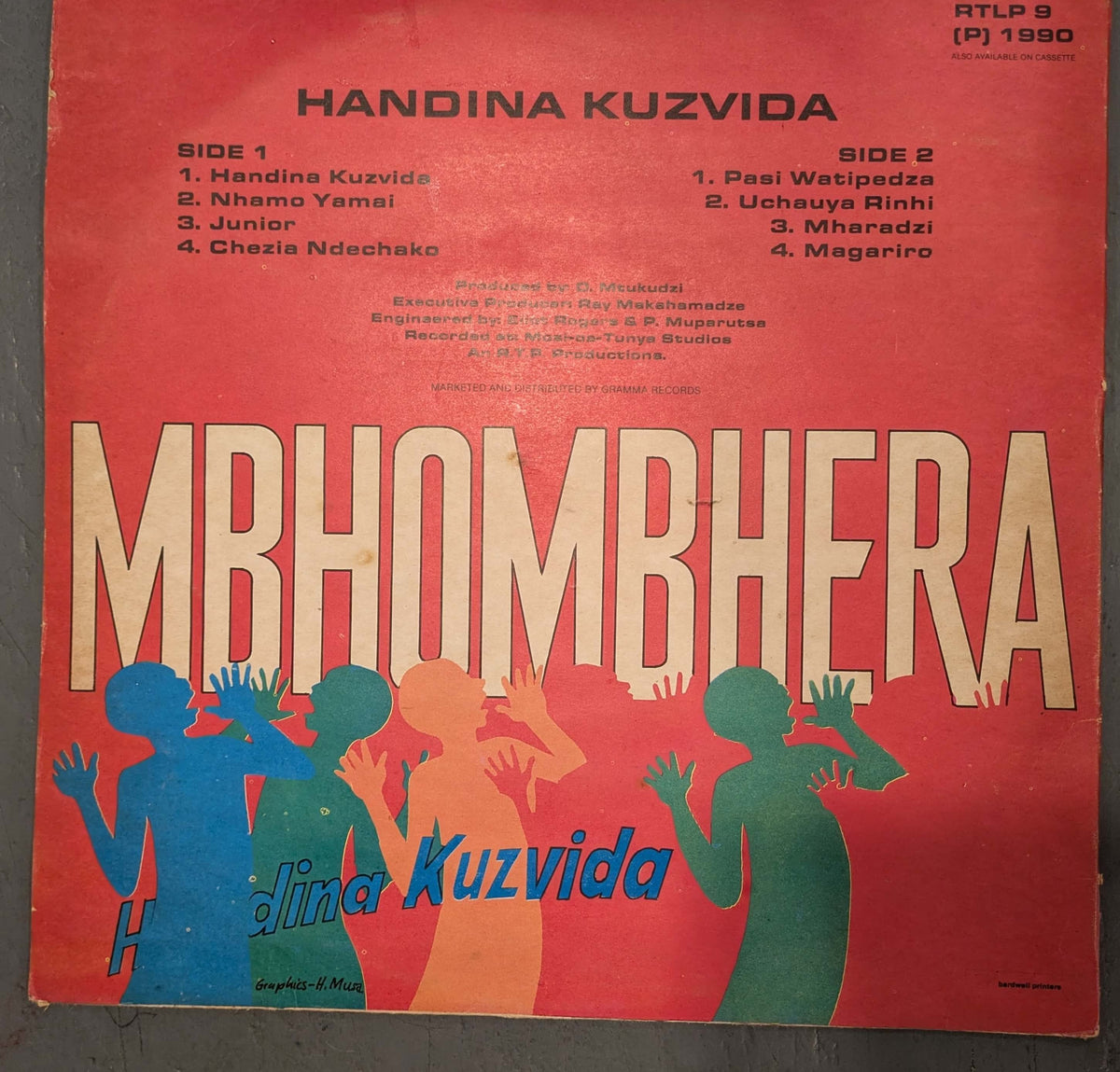 Image of Back Cover of LP - VG/VG - MBHOMBHERA, Handina Kuzvida (; RTLP9, Zimbabwe 1990), A few light hairlines. Sleeve has edgewear, bit of discolouration. ,  - 3826222E
