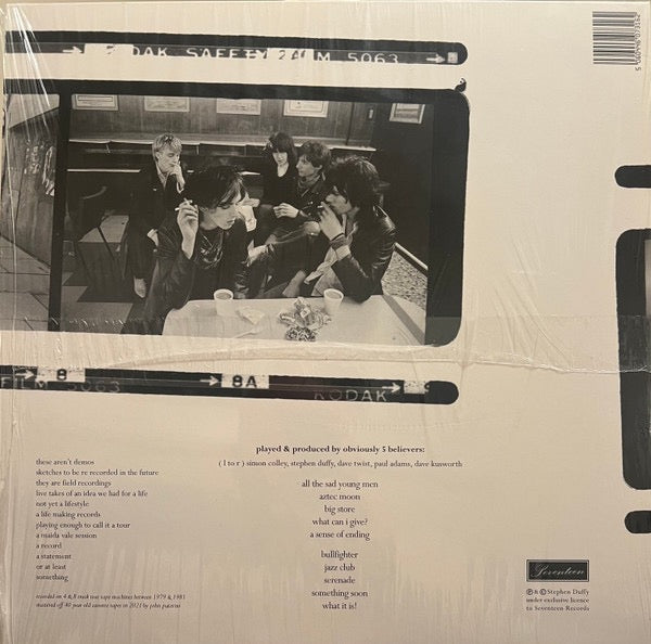 Image of Back Cover of LP - EX/VG - THE HAWKS, Obviously 5 Believers (Seventeen Records; SEVLP004, Europe 2021, Inner & Insert), Strong VG,  - 4326440E