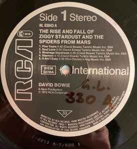 Image of Label Cover of LP - VG/VG - DAVID BOWIE, The Rise And Fall Of Ziggy Stardust And The Spiders From Mars (RCA International Black; INTS5063, Europe 1983 Reissue, No Bass Clef Embossed on Label), Light scratches & hairlines, edge wear,  - 4346303S