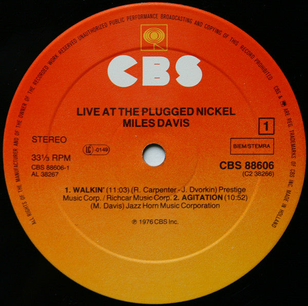 Image of Label Cover of 2xLP - VG/VG - MILES DAVIS, Live at the Plugged Nickel (CBS Sunburst; 88606, Netherlands 1982, Gatefold), ,  - 3226406E
